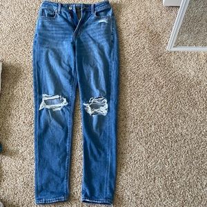Woman’s American Eagle mom jeans. Size 00